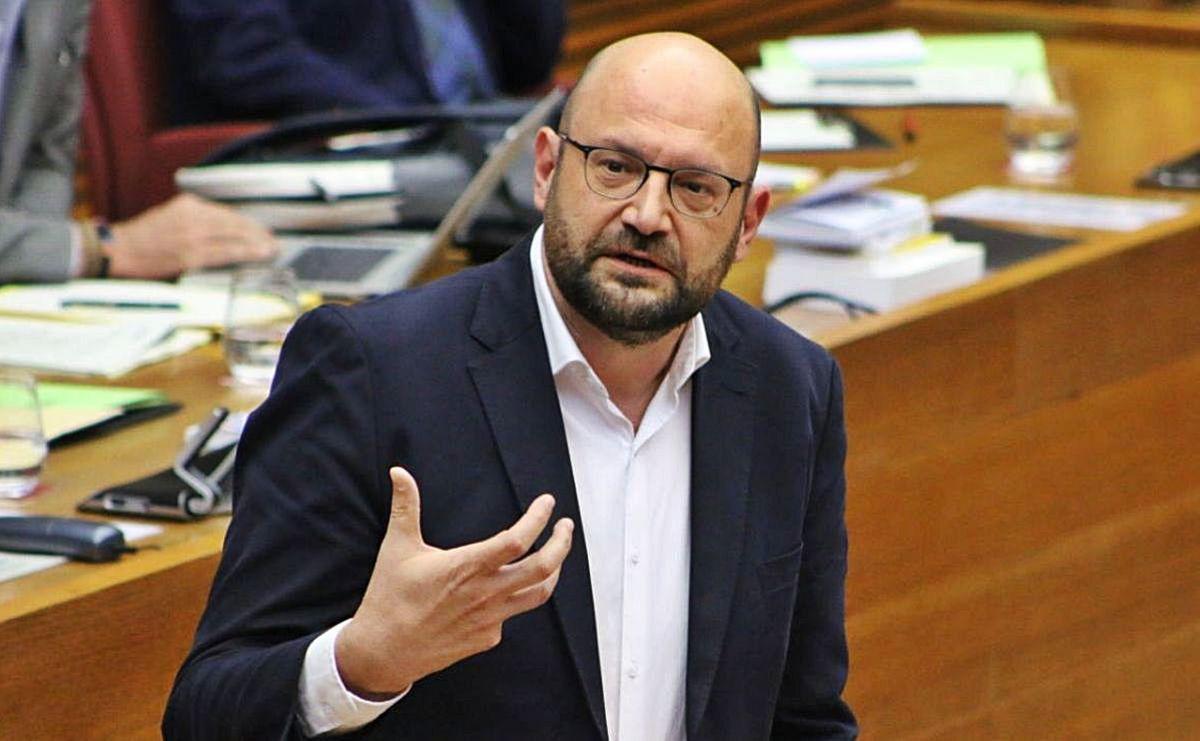 El diputado agullentí Jesús Pla en les Corts Valencianes.