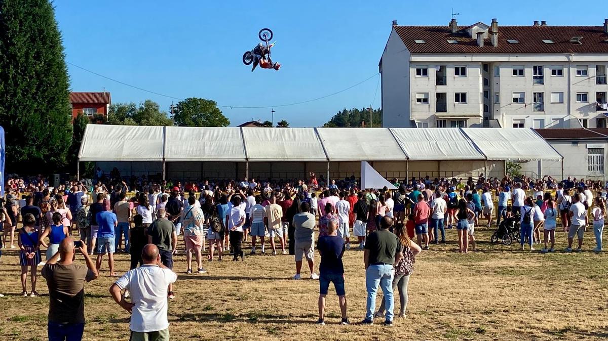 Exhibición de motocross na Festa do Galo Piñeiro do Pino