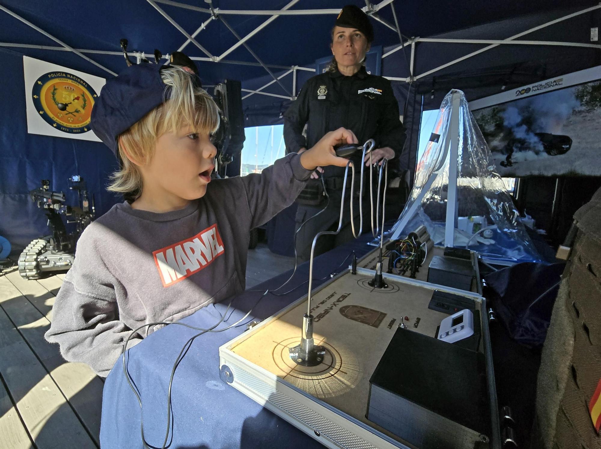 Vigo inaugura con la "Exposición de Medios" las celebraciones del Día de la Policía Nacional