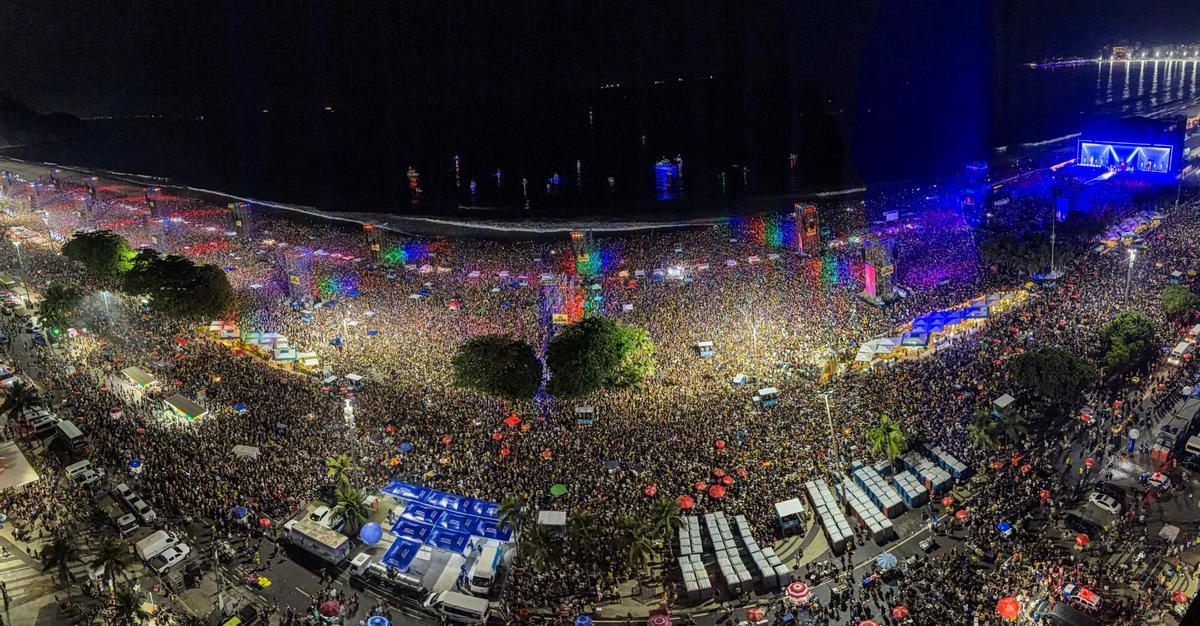 Shakira reúne a dos millones de personas en la playa de Copacabana