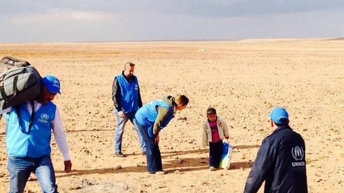 El equipo de la ONU con Marwan, en pleno desierto.