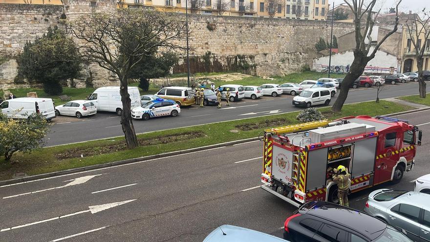 Los bomberos de Zamora rescatan a un niño atrapado en un coche