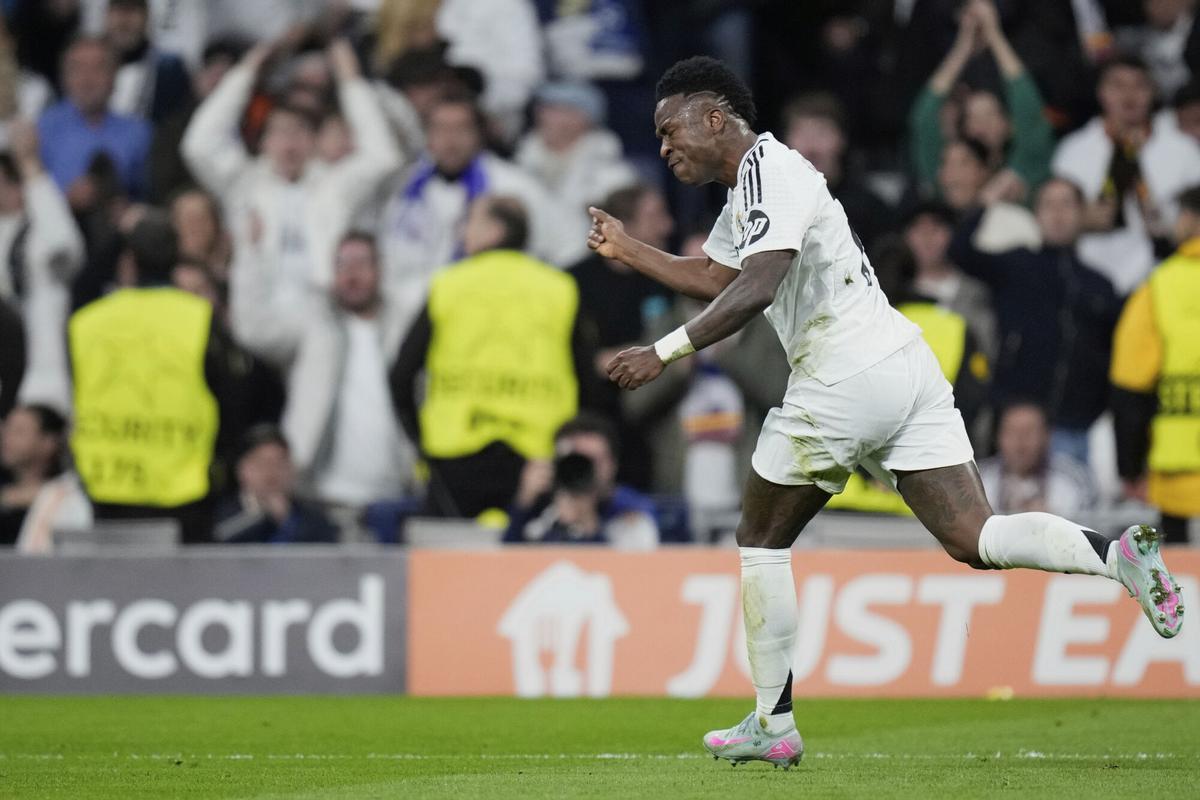 Real Madrid's Vinicius Junior celebrates after scoring his side's opening goal during the Champions League quarterfinals second leg soccer match between Real Madrid and Arsenal at the Santiago Bernabeu stadium in Madrid, Wednesday, April 16, 2025. (AP Photo/Bernat Armangue)