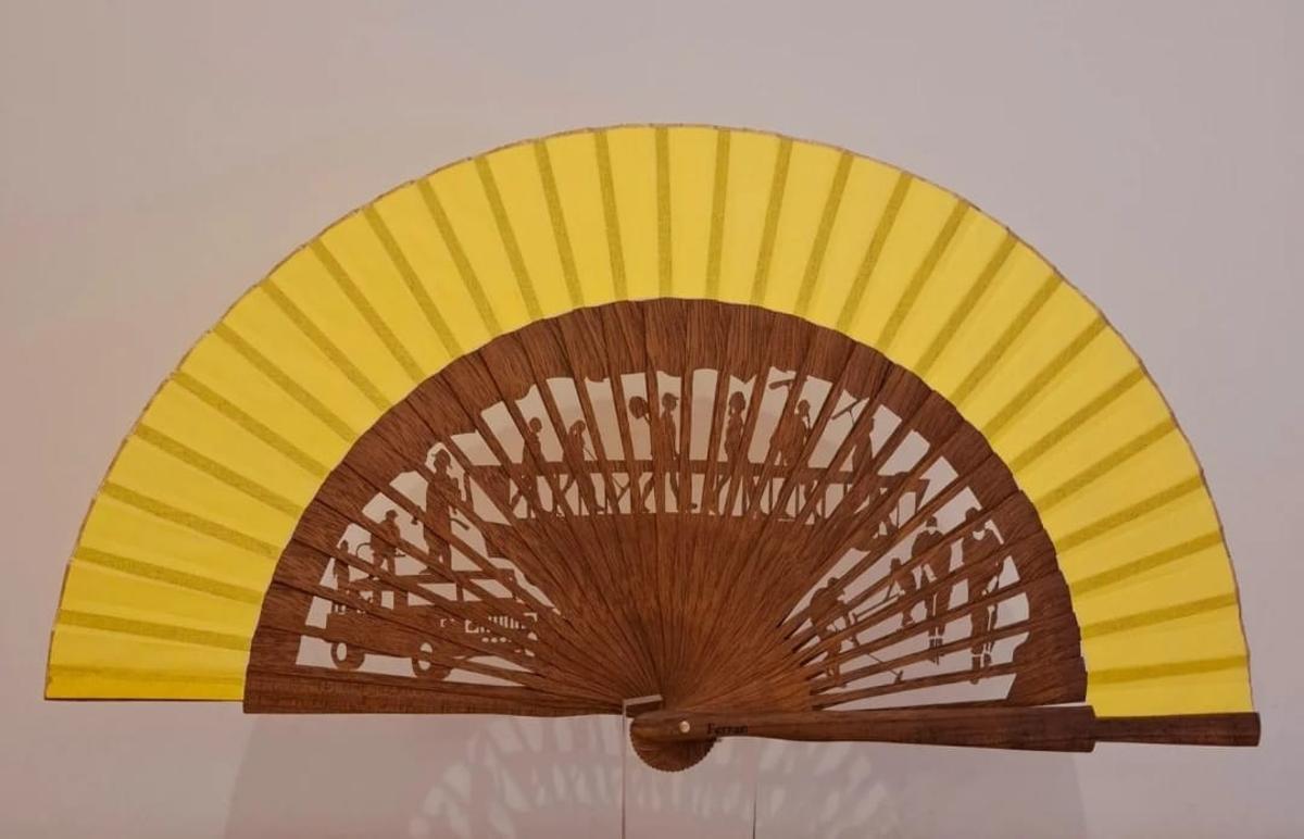 Abanico de la dana elaborado en el Taller Ferran Abanicos de Aldaia.