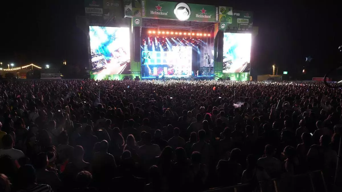 Miles de fibers desafían al calor en el arranque del 30º aniversario del FIB