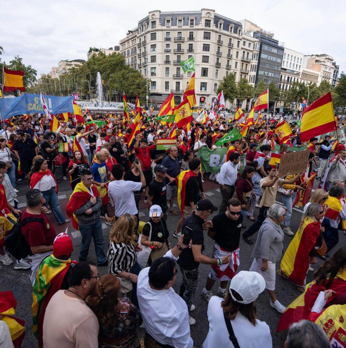 3.700 persones es manifesten pel 12-0 a Barcelona 3.700 persones es manifesten pel 12-0 a Barcelona