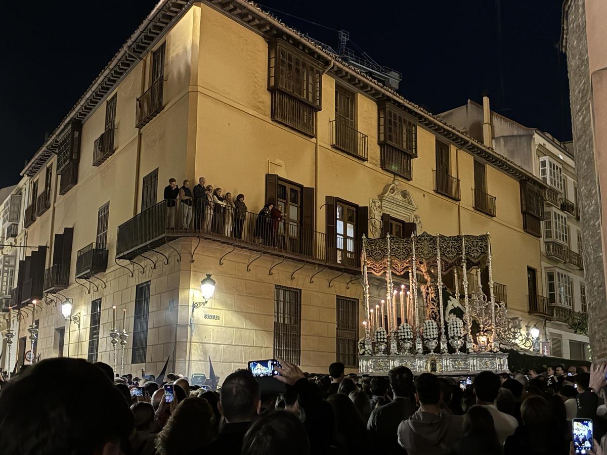 La Virgen de las Penas saliendo de la Catedral