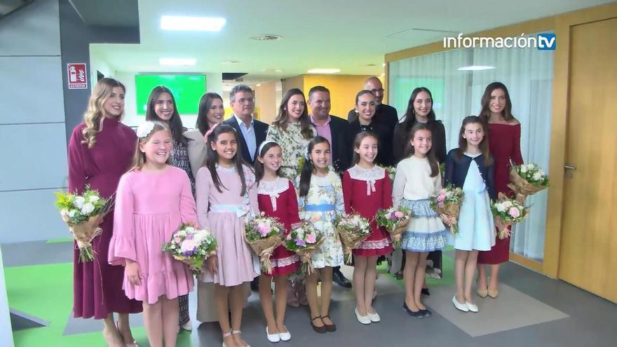 Las Belleas del Foc 2026 y sus Damas de Honor visitan las instalaciones de INFORMACIÓN