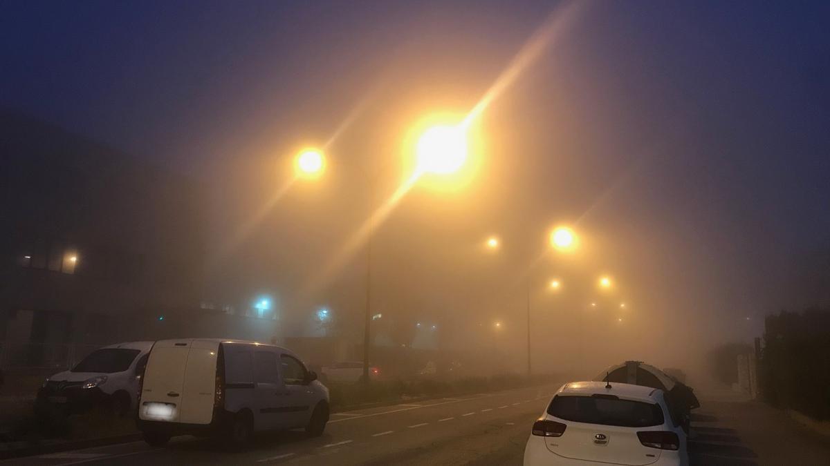 València ha amanecido hoy inmersa en una espesa niebla.