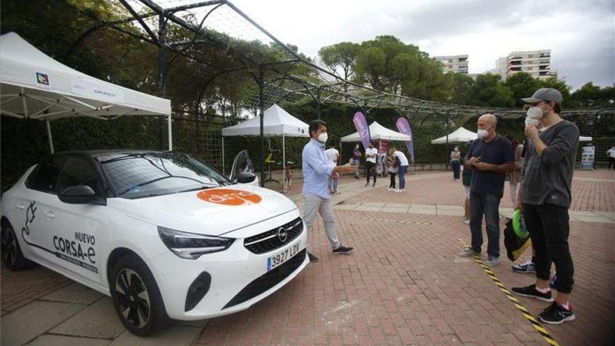 Alma Mobility aumenta su oferta de vehículos eléctricos de alquiler con 15 Corsa-e fabricados en Figueruelas