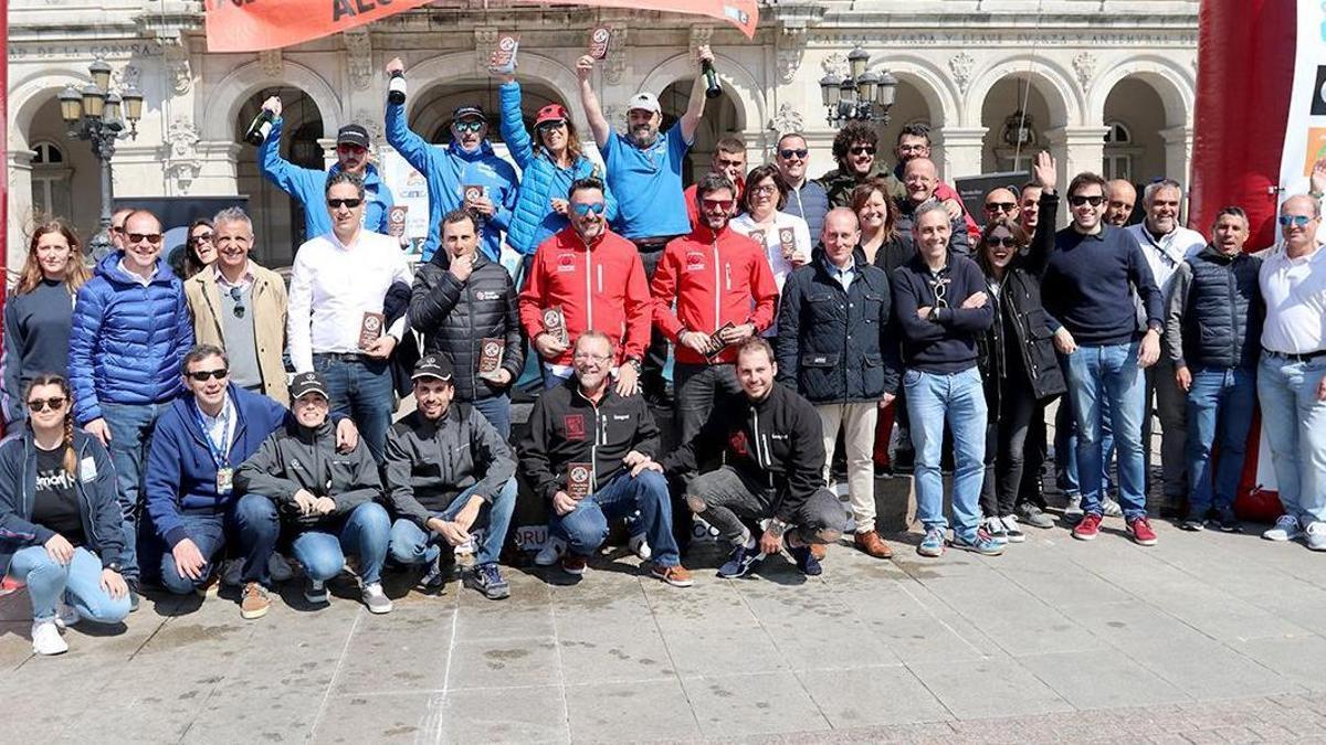Foto de familia de la edición del Eco Rallye A Coruña de 2019.