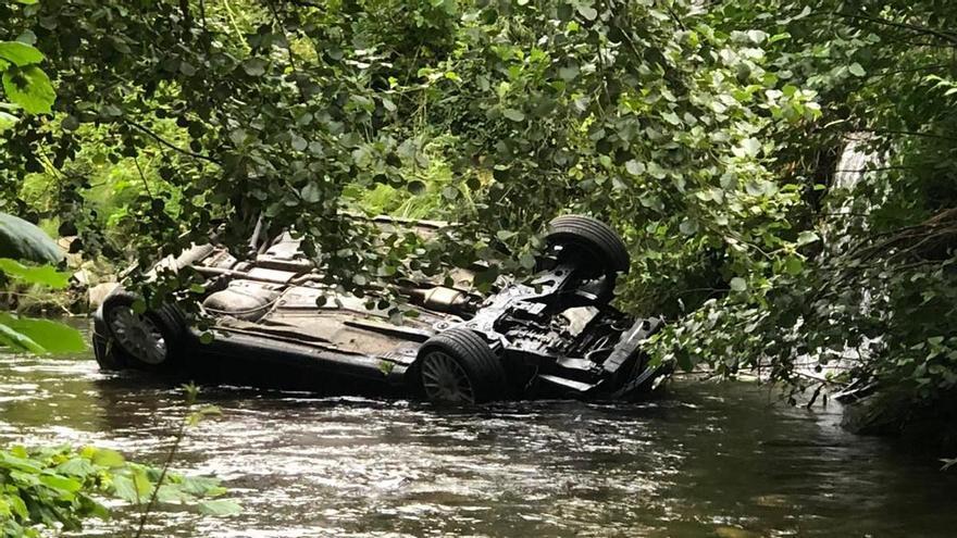 Un joven de Cangas del Narcea fallece tras caer con su vehículo al río: "Era un amor" - Vimarsana News