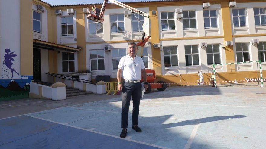 Infraestructuras resolverá 408 incidencias de albañilería, fontanería o carpintería en 73 colegios de Córdoba este verano