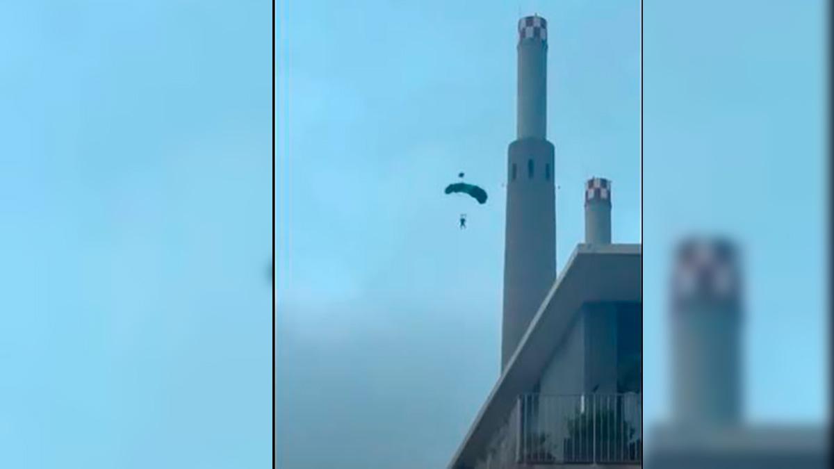 Al menos una persona se tira de un parapente desde las Tres Chimeneas