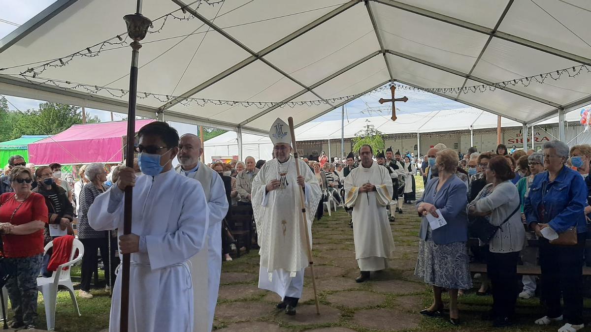 Meres (Siero) celebra a la Virgen de la Cabeza