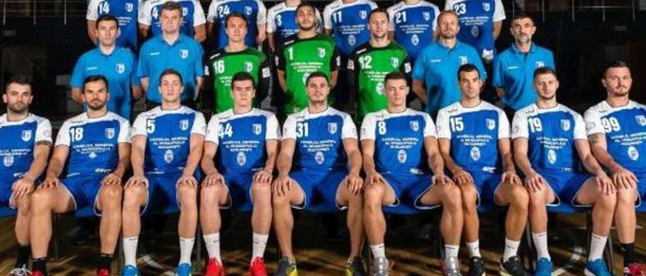 Foto oficial de la plantilla del CSM Bucarest, que se enfrentará al Cangas. // CSM Bucarest