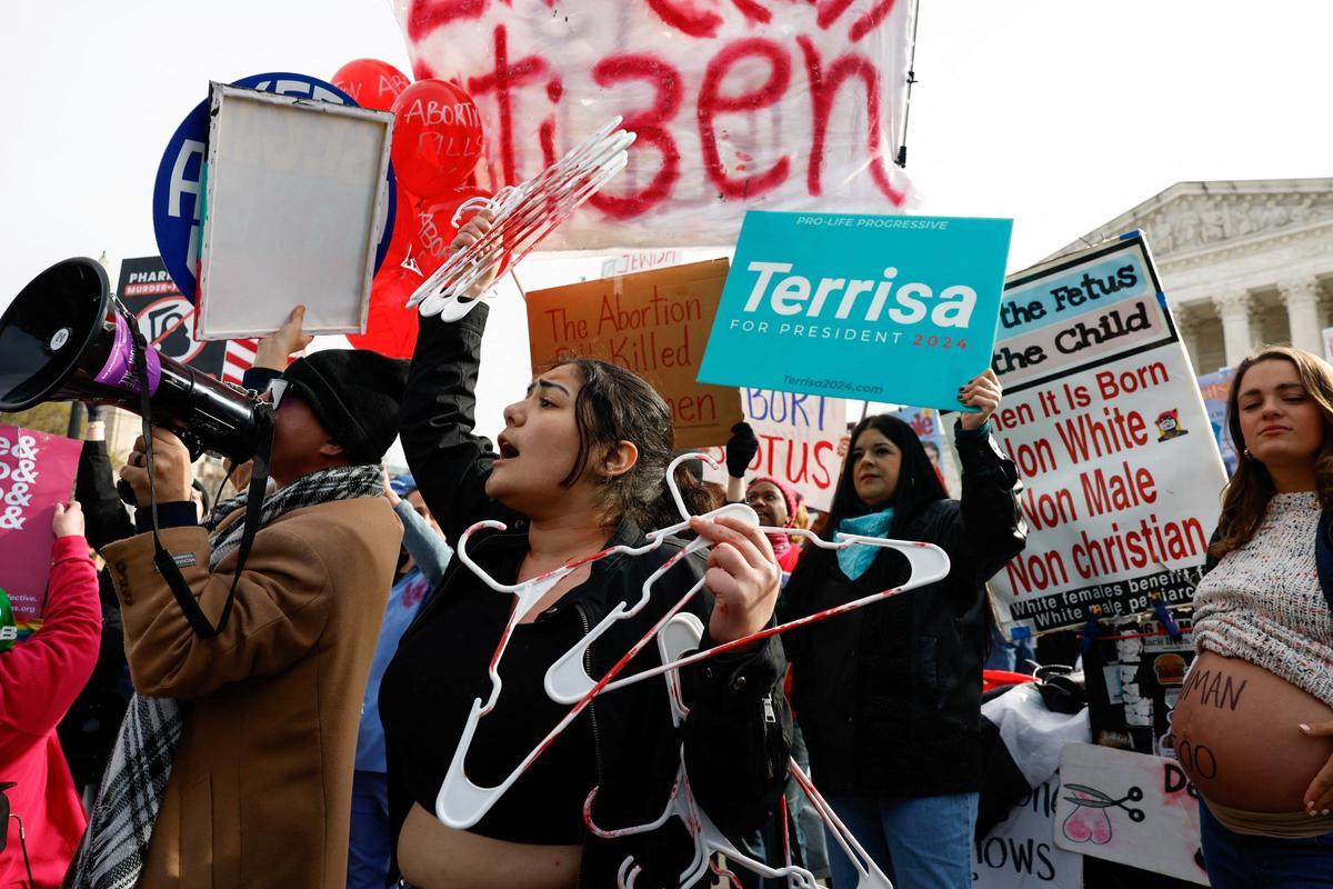 La Corte Suprema de Estados Unidos escucha argumentos sobre el fármaco abortivo mifepristona