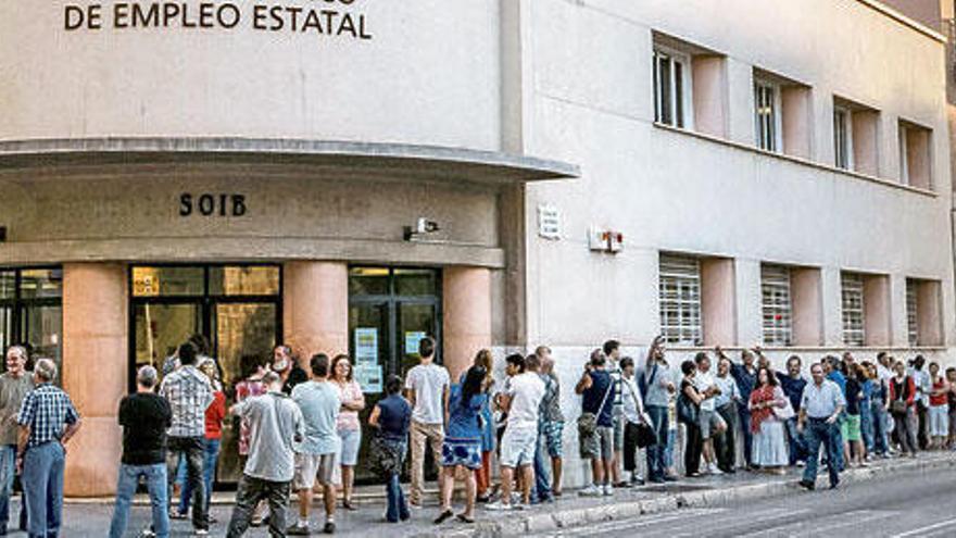 Baleares lideró la bajada del paro en abril