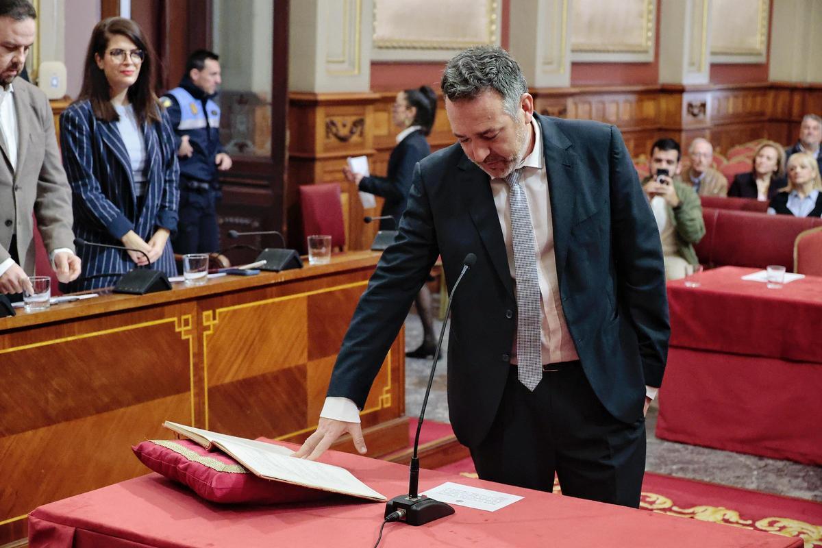 Eduardo Medina tomó posesión como concejal del PSOE en Santa Cruz el pasado mes de enero.