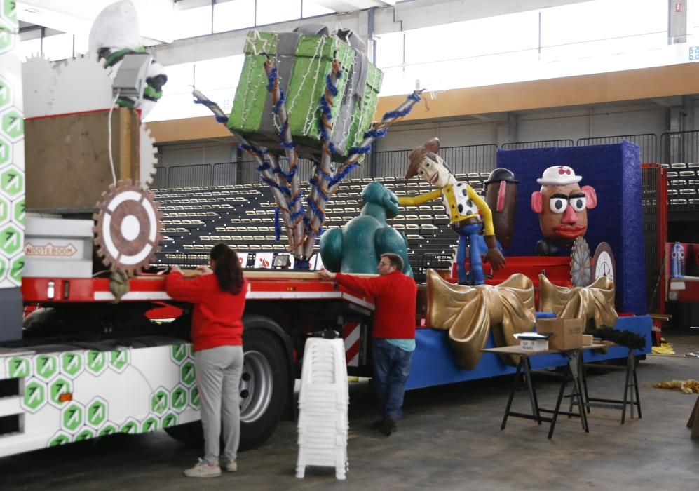 Montanje de las cabalgatas, que ''duermen'' en el Ifevi