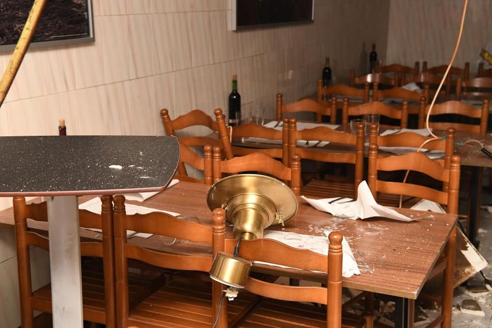Cae el falso techo de un bar del Orzán sin heridos