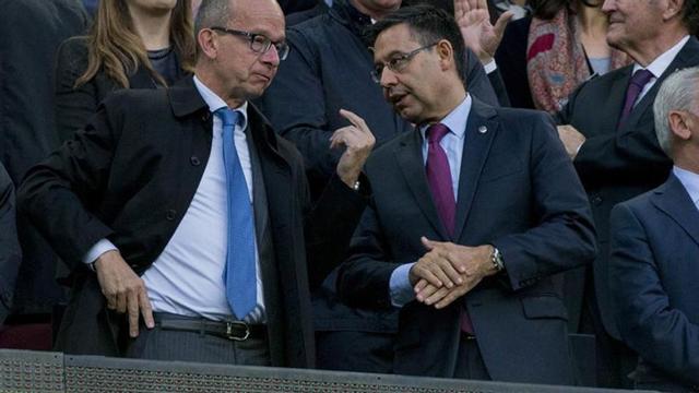 Bartomeu y Cardoner, en el palco del Camp Nou