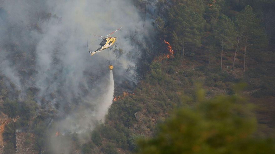 Incendios «incontrolables»: llamas de 3 metros que avanzan a 1 kilómetro por hora