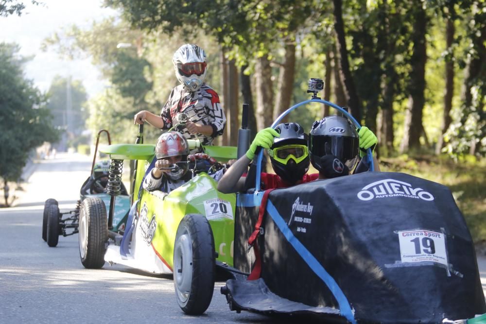 Un total de 25 carrilanas y más de 30 participantes se lanzaron por las cuestas de Cabral - Un piloto federado volcó y fue trasladado al hospital por una conmoción.