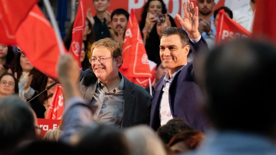 El presidente de la Generalitat, Ximo Puig, junto a Pedro Sánchez durante un acto político en Elda