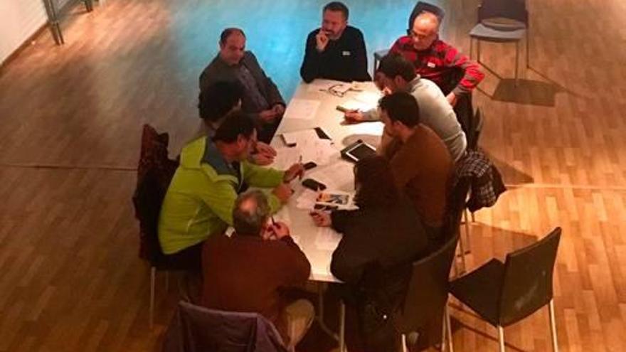 El grupo de acción rural en una reunión de enero en Salinas.