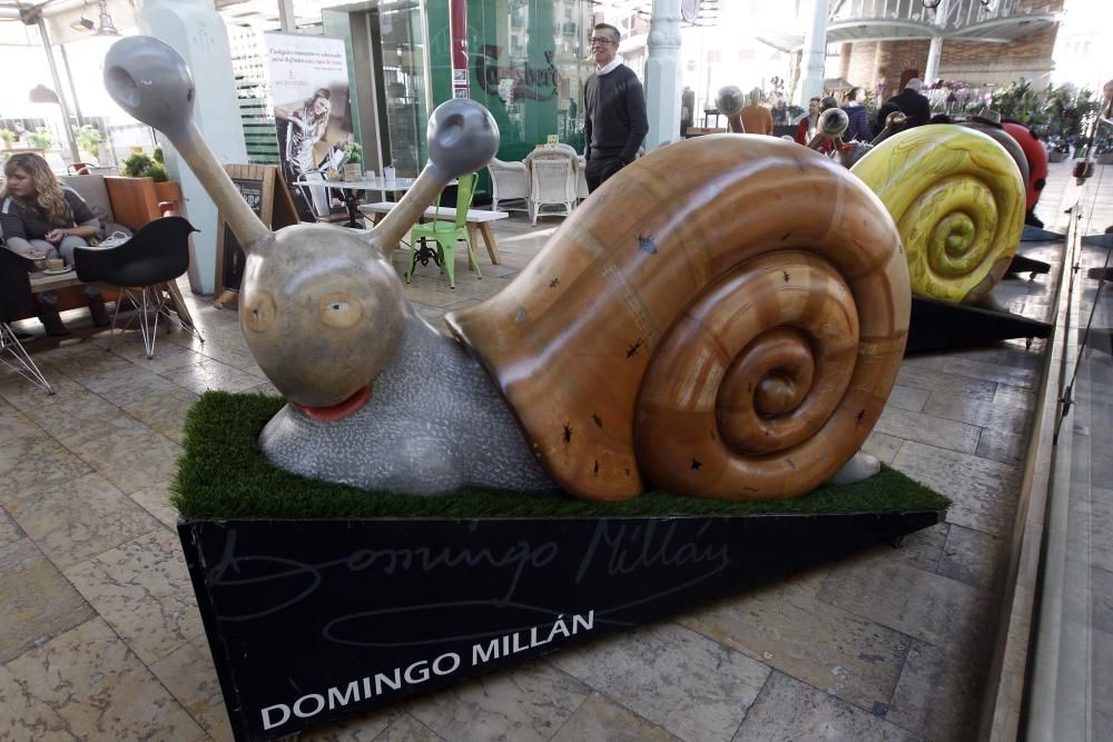 Exposición de caracoles gigantes en el mercado de Colón