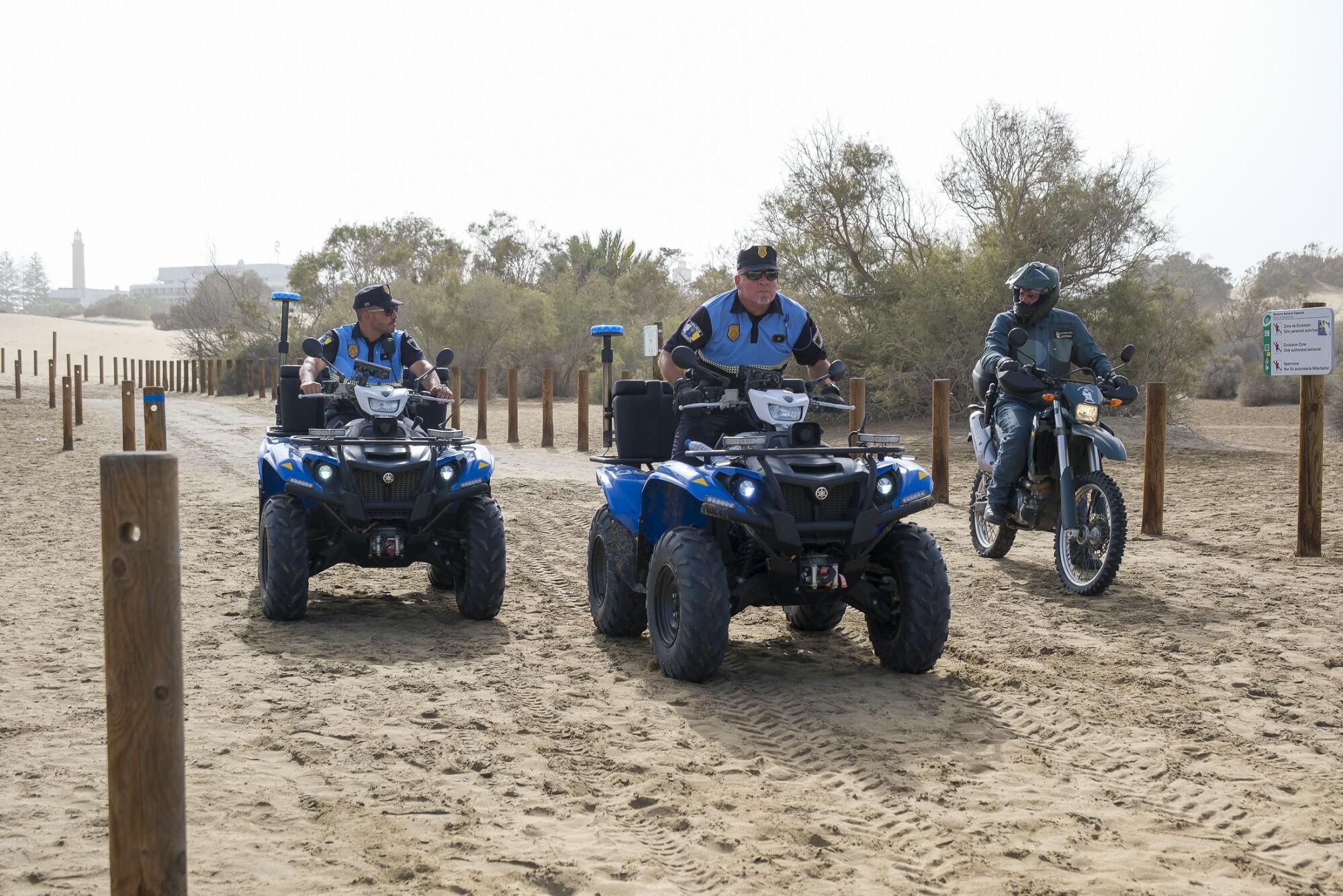 La Guardia Civil y el Cabildo controlan los accesos a las Dunas de Maspalomas
