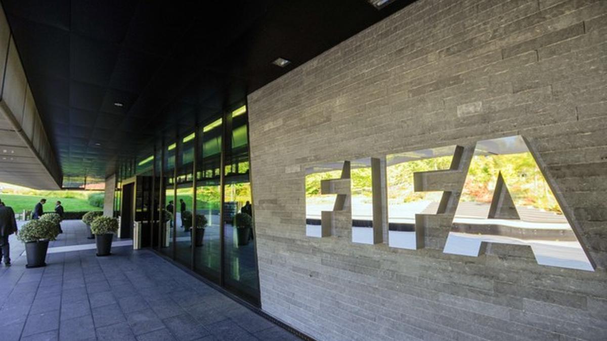 Entrada de la sede de la FIFA en Zúrich