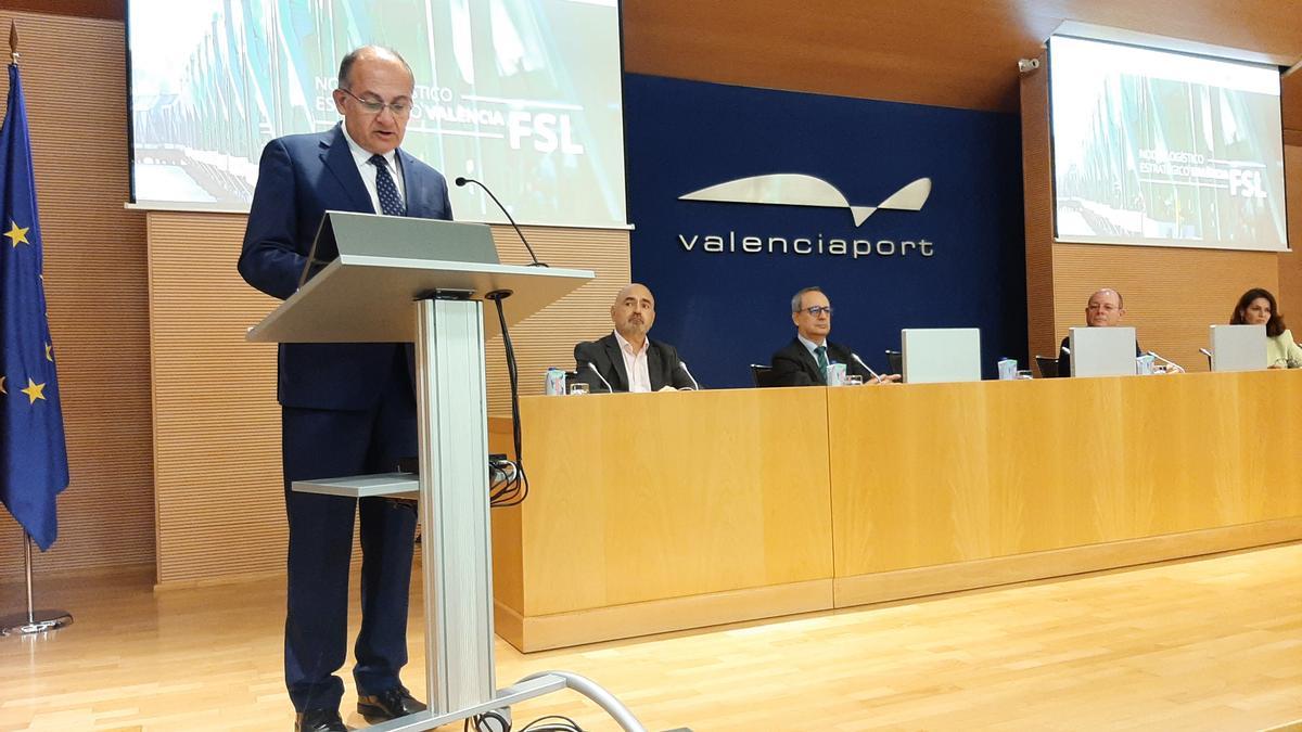 Joan Calabuig, durante su intervención en el salon de actos de la APV.