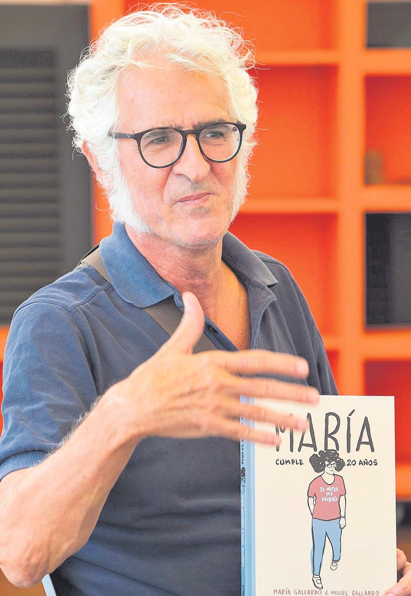 Miguel Gallardo durante la presentación de ‘María cumple 20 años’ en la Biblioteca Insular en 2015.