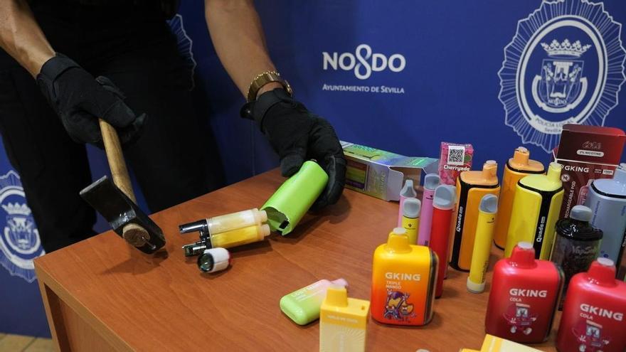 Vídeo | El Programa Agente Tutor de la Policía Local de Sevilla alerta del creciente consumo de vapers en los menores