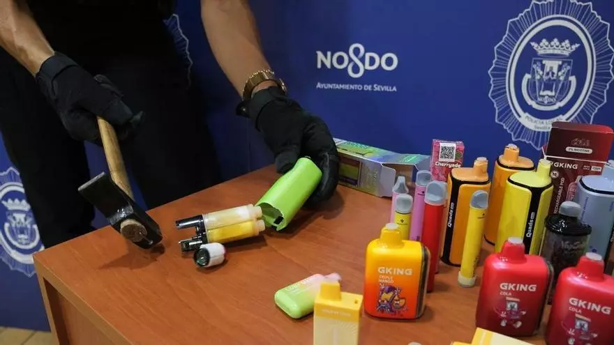 Vídeo | El Programa Agente Tutor de la Policía Local de Sevilla alerta del creciente consumo de vapers en los menores