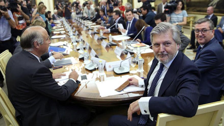 El ministro Iñigo Méndez de Vigo, en primer término, encabeza la Conferencia Sectorial de Educación.