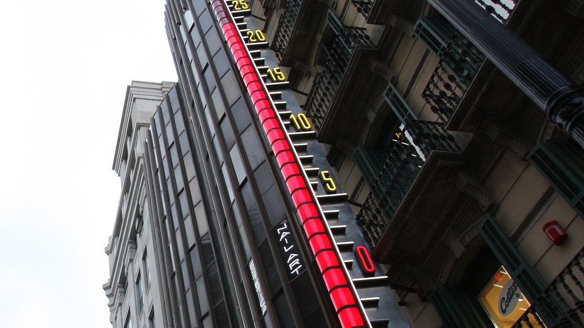 Termómetro situado en el Portal de l'Àngel de Barcelona.