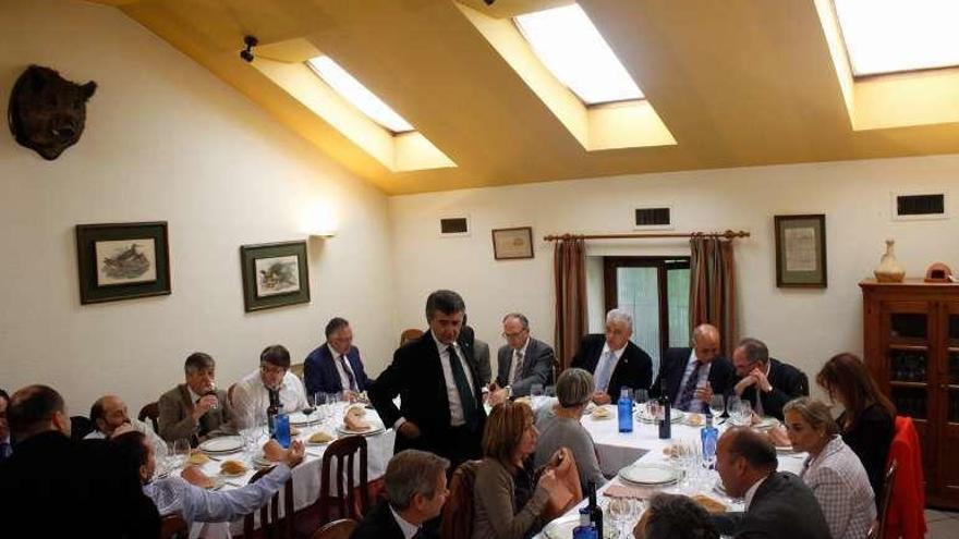 Los graduados sociales ayer durante la comida.