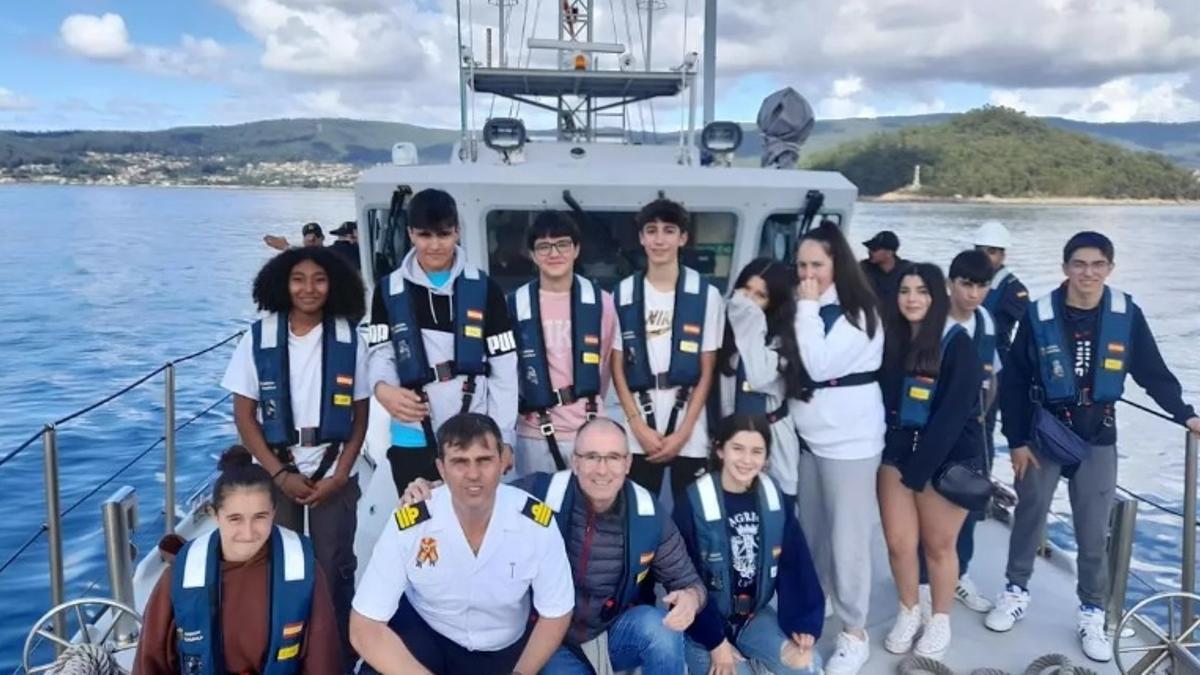 Una pasada actividad de los escolares veigueños con la Escuela Naval Militar.