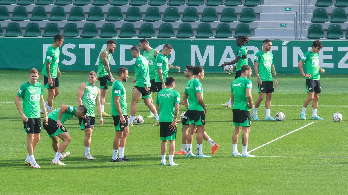 Entrenamiento reciente a puerta cerrada del Elche en su estadio