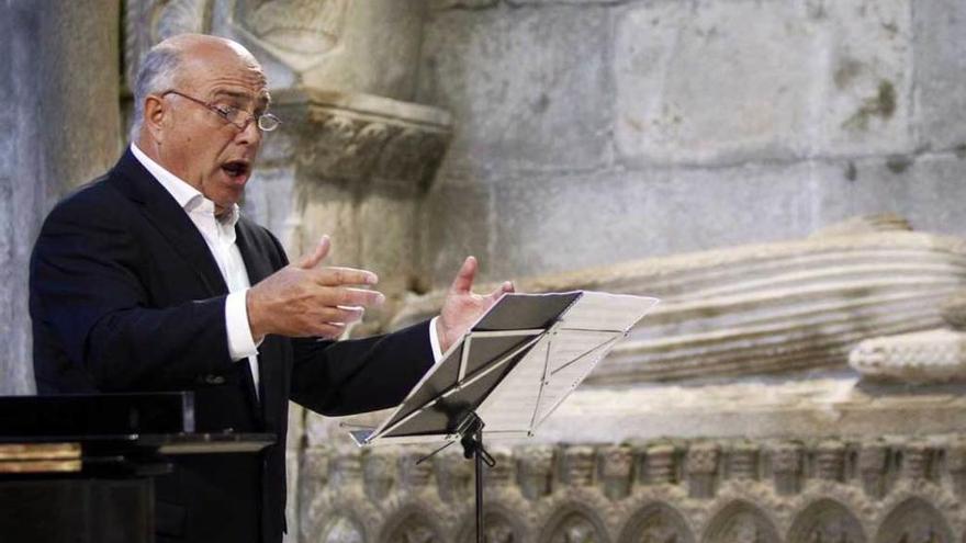 Joaquín Pixán, en el recital que ofreció en el Panteón de Gallegos Ilustres.