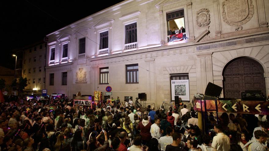 Doña Sardina se ríe de la &quot;música electoral&quot; en sus últimas palabras