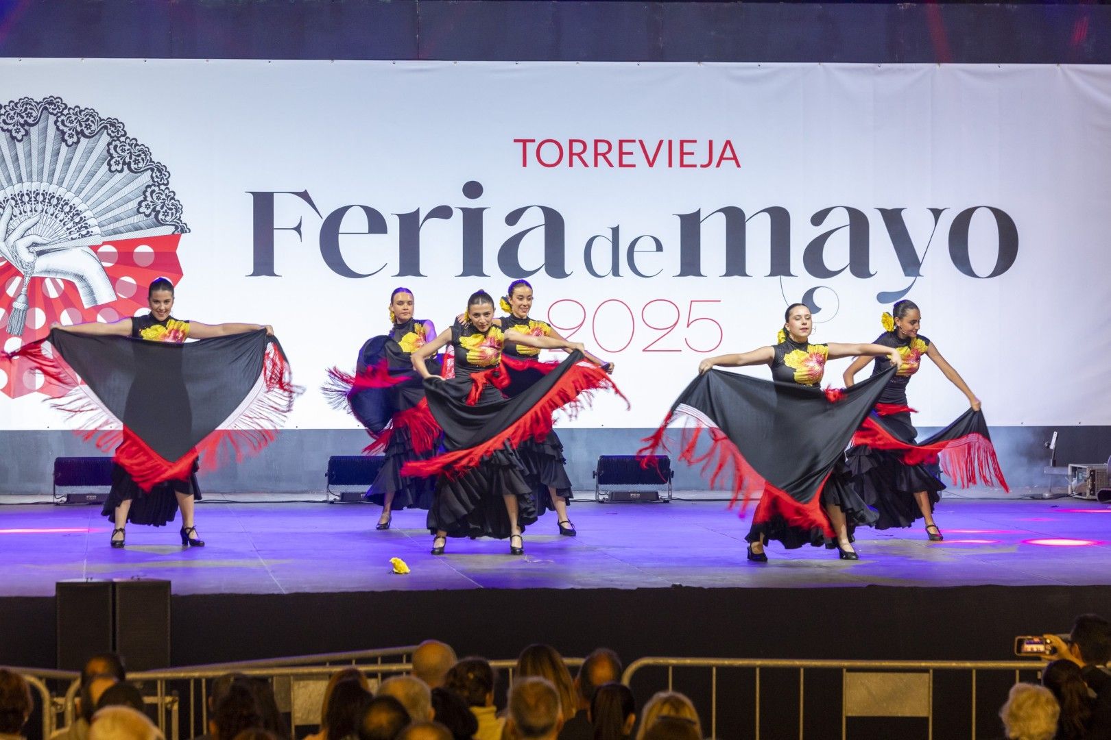 Por sevillanas en la Feria de Mayo de Torrevieja 2025