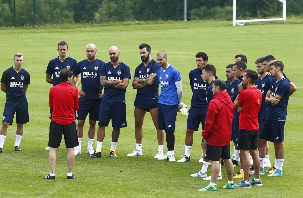 Alemany y Murthy, atentos al entrenamiento