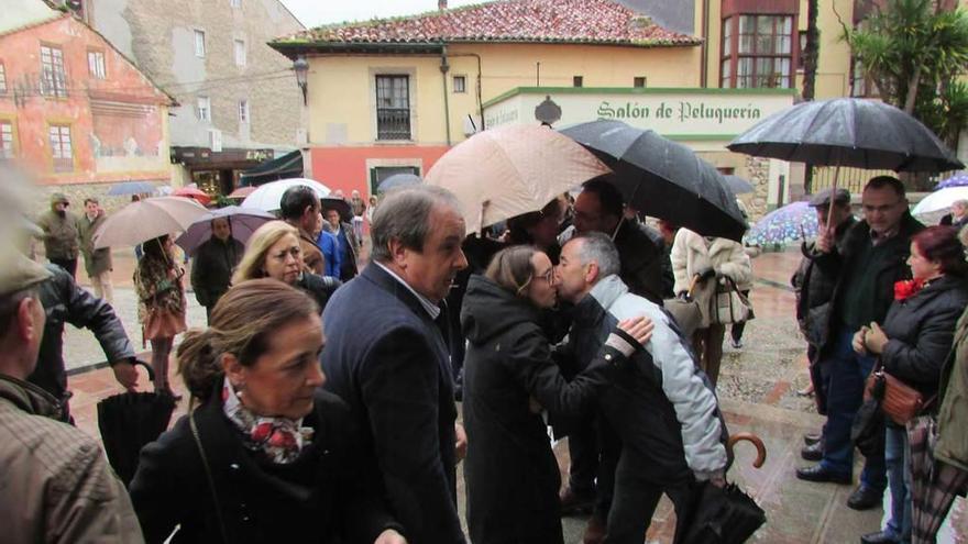 Multitudinario adiós al psiquiatra Javier Montejo en Ribadesella