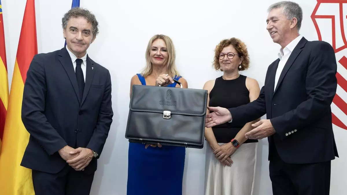 Montes llama a no demonizar el turismo y a convertir a Alicante en un gran polo de innovación
