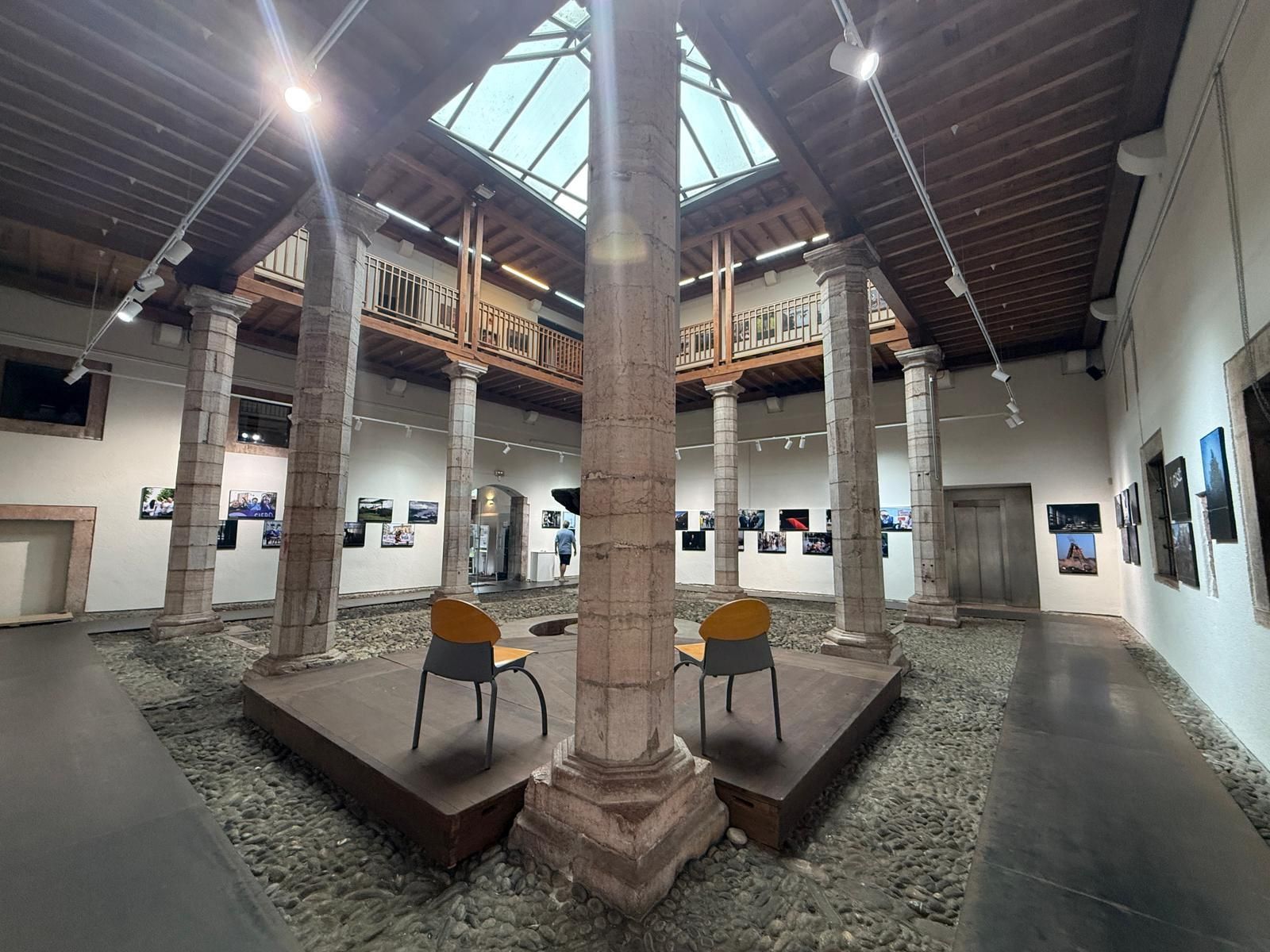 Así es "Miraes", la exposición de fotoperiodistas que podrás visitar en Grado