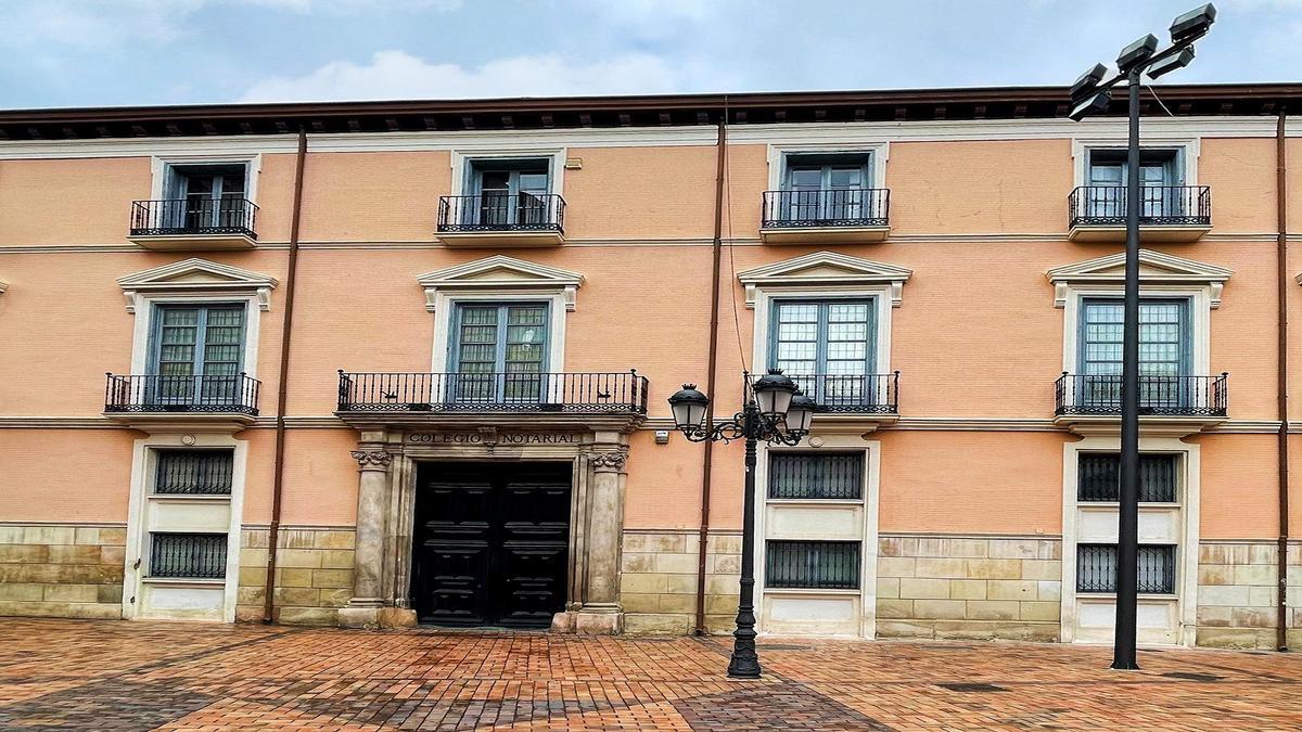 Fachada del Colegio de Notarios de Aragón en la Plaza del Justicia